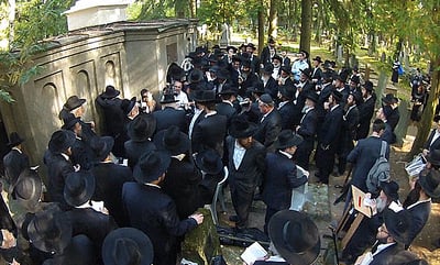 תיעוד מרגש: חברי 'המועצת' בתחינה בציון הגון מוילנא