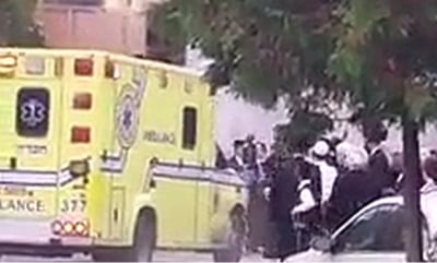 אמבולנס מפנה את הנפגעות בטהאש