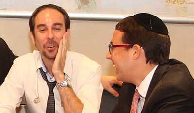 צפו: עמירן ואריק דביר שרים ל"כיכר השבת"