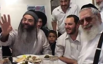 צפו: כשהרב אמנון יצחק הצחיק את מרן הרב עובדיה יוסף זצוק"ל