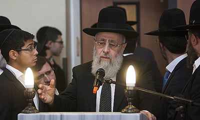 הראשל"צ הגר"י יוסף בהלוויה