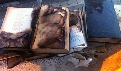 תל אביב: ספרים הוצתו סמוך לבית כנסת המזוהה עם 'צהר'