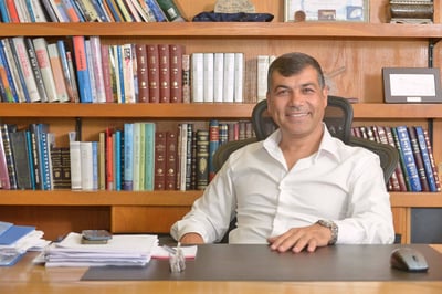 ראש העיר המכהן יוסי בכר