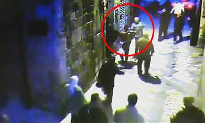 תיעוד: פיגוע הדקירה נגד לוחמי מג"ב בשער האריות בירושלים