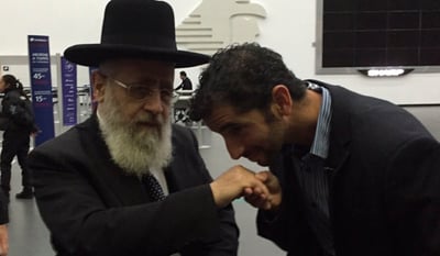 הגר"י יוסף ומאבטחו, היום