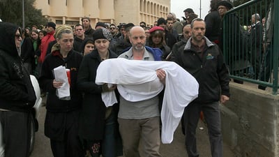 ההורים בהלוויה