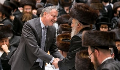 דה בלאזיו בחתונה חסידית, השבוע