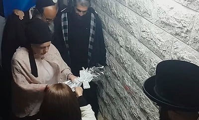 חדש ביבנאל: אירוסין בקבר הצדיק מוהרא"ש • צפו
