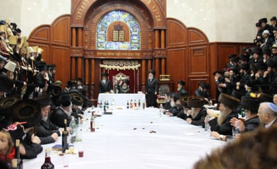 צפו: טיש פורים בחסידות סאדיגורא