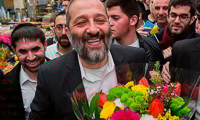 סיבה טובה לחייך. אריה דרעי בשוק 'מחנה יהודה', היום