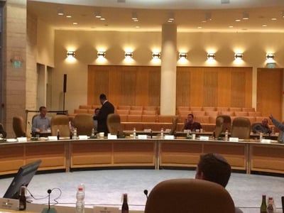 הנציגות החרדית נעדרת מההצבעה