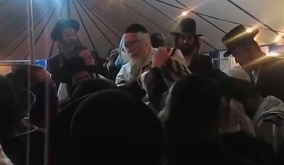 צפו: הרב אליעזר ברלנד בספירת העומר בהולנד