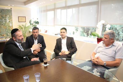 הפגישה בין דרעי ור"ע חדרה