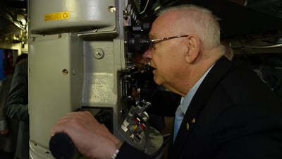 ריבלין בצוללת חיל הים: "ידוע שהירושלמים לא מחוברים לים"