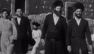 נדיר: שבועות בכותל המערבי בשנת 1946