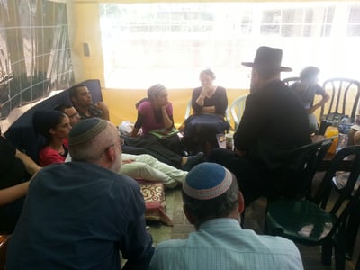 הר לאו בניחום אבלים אצל משפחת בר קפרא