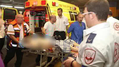 הפצועים מגיעים לבית החולים