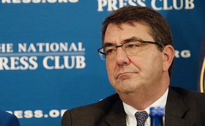 "חבילת הפיצויים" הגיעה? שר ההגנה האמריקני בישראל