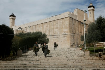 עימות במערת המכפלה בקריאת 'איכה' • צפו