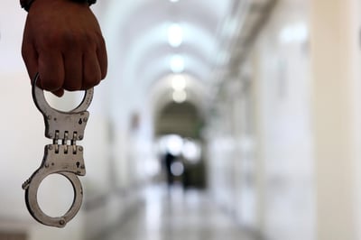 אשדוד: בן 15 גנב, איים, סחט דמי חסות ופרץ לגנים