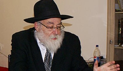 הרב איזנשטיין תוקף: "הם צריכים להתבייש שקוראים לזה גיור כהלכה"