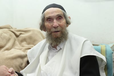 מרן הגראי"ל שטיינמן: "בחופשות מפטמים את היצר הרע"