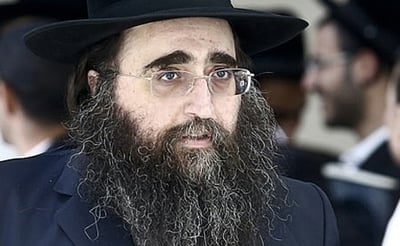 איימה על משפחתו של האדמו"ר אם לא תשלמו: "אפנה לתקשורת"