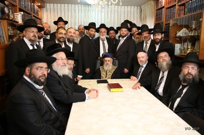 הראשל"צ הגר"י יוסף והדיינים הנבחרים