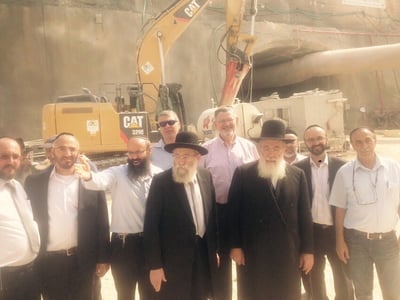 המשלחת בסיור בהר המנוחות