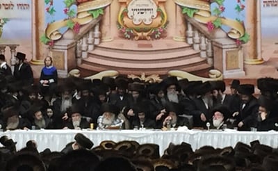 האחים מויז'ניץ רקדו בחתונת נכדי הרבי מויז'ניץ מונסי
