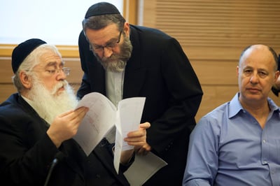 יו"ר הוועדה צחי הנגבי לצד מאיר פרוש ומשה גפני