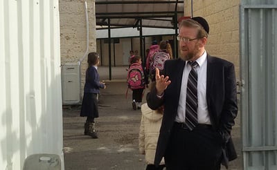 פינדרוס בשערי בית הספר