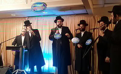 תיעוד: מוטי שטיינמץ שר בדינר של פוניבז'