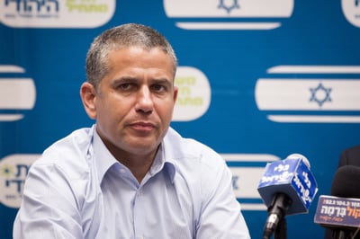 הערכה: ינון מגל יזומן בימים הקרובים למתן עדות בפרשה