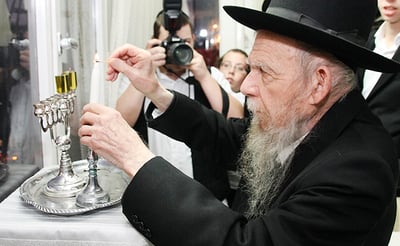 תיעוד מפוניבז': ראש הישיבה הדליק בביתו