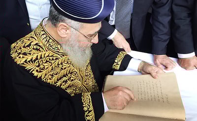 התלמידים קיבלו את הראשל"צ הגר"י יוסף בשירה וחצוצרות
