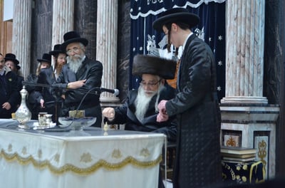 חנוכה בצאנז: הדלקה ופלפול תורני • גלריה