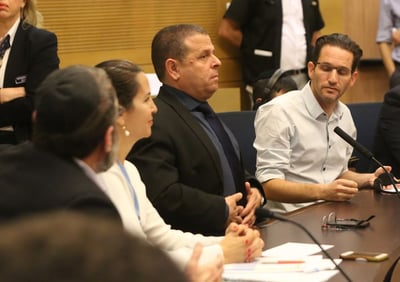 כשהקומיקאי גורי אלפי הקשה על ח"כ משה גפני • צפו
