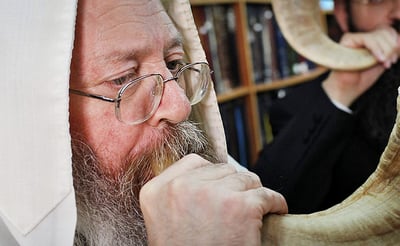 הרב דוד בצרי: "כל אחד יביא לפחות 12 ילדים" • צפו