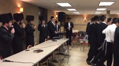 מקהלת 'יחד' הרקידה את ישיבת טלז בשיקגו • צפו