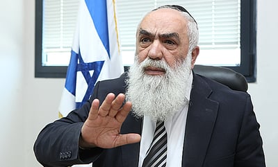 הרב יצחק פרץ. ארכיון