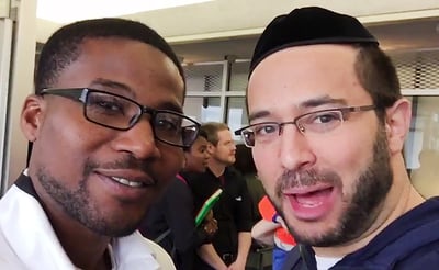 קידוש ה': הרב שהאיר פנים למאבטח ב'נוארק'
