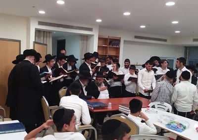 בין הזמנים בתל אביב נחתם ב...סיומי מסכתות