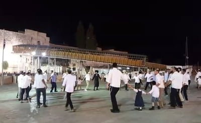 אחדות בכותל: מעגל ריקודים לכבוד יום ירושלים