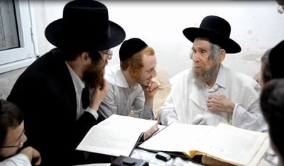 מרן הרב שטיינמן מתפלפל בלימוד עם תלמידי 'גאון יעקב' • תיעוד נדיר