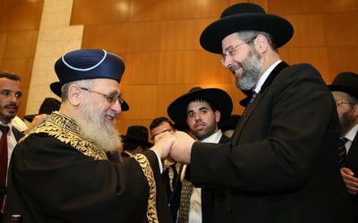 חוגגים ניצחון. הרבנים הראשיים