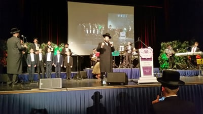 המוזיקאי החרדי שנסע לחגוג ׳שולם זוכער׳ בהרי האלפים