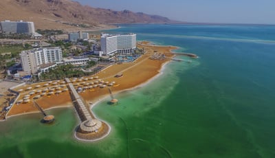 מרהיב: חופי ים המלח כפי שמעולם לא ראיתם • צפו