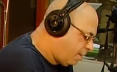 קרא לשרה רגב "בורה וטיפשה" והושעה מתכנית הרדיו