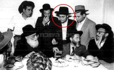 בעיגול: הגאון רבי אריה פינקל זצ"ל